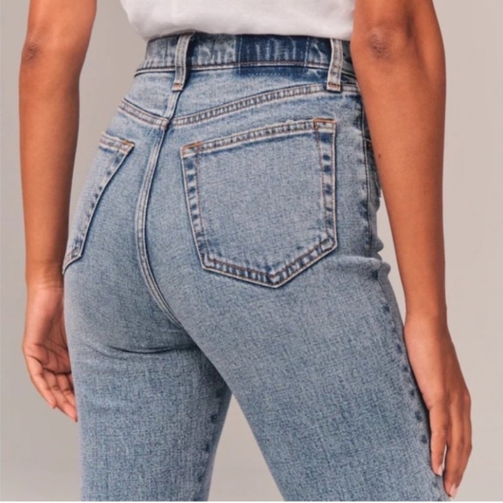 Abercrombie & Fitch Patchwork Denim
The Ankle Straight Ultra High Rise Size 26/2 - Picture 2 of 7